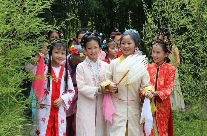 《小戏骨：红楼梦之刘姥姥进大观园》高清视频国语中字完整版百度云网盘下载[MP4/5.04GB]