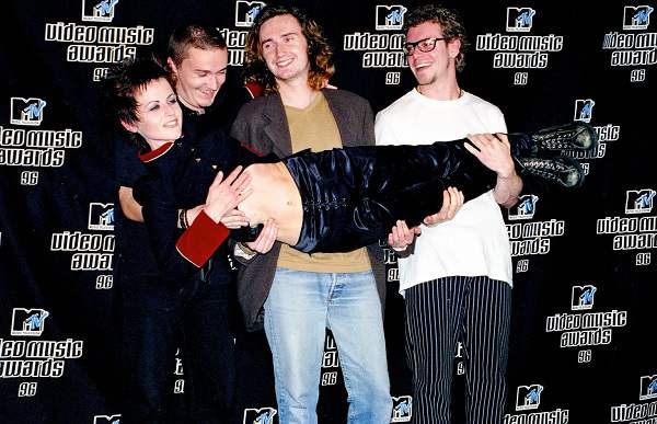 爱尔兰摇滚乐队The Cranberries(小红莓乐队)1993-2019发行专辑、EP、单曲合集[无损FLAC/7.60GB] 百度云盘打包下载