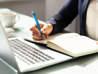 分享15个自动写稿神器和文案素材网站